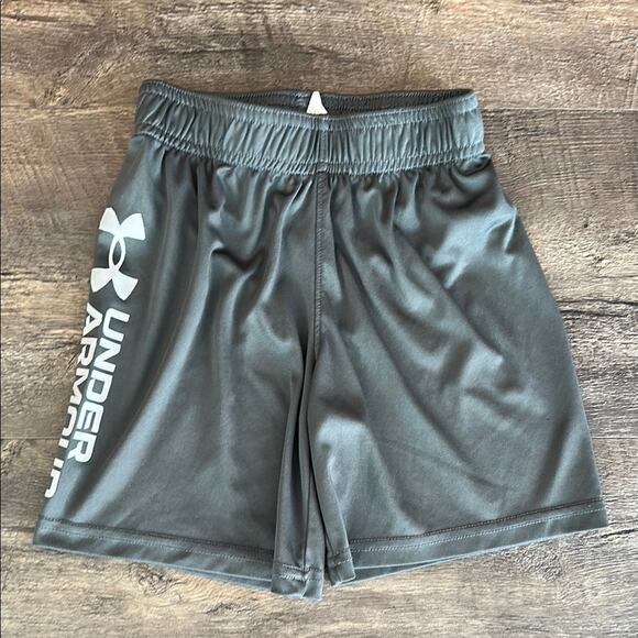 Under Armour size 5 Charcoal Gray Performance Shorts - Picture 1 of 5